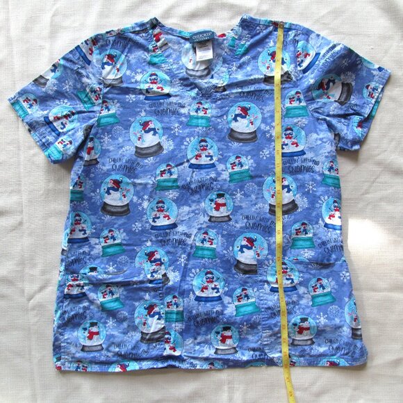 Scrub top winter theme - Picture 3 of 10